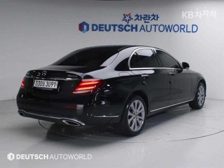 Mercedes-Benz E-Class W213 E300 4Matic Exclusive — фото 2