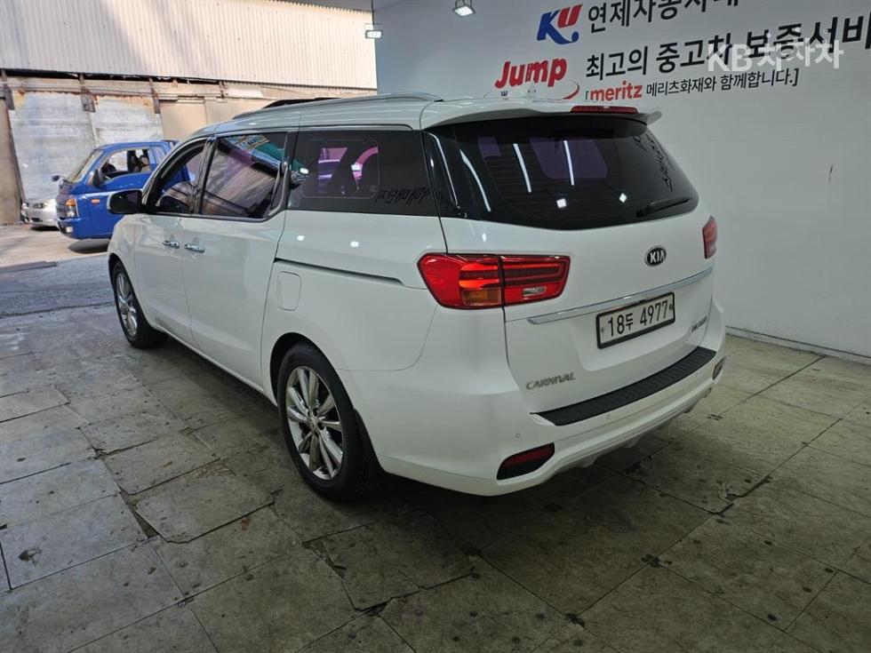 2019 - kia carnival