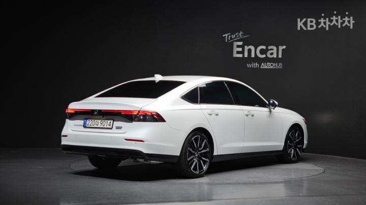 Honda Accord 2.0 HEV Touring 3