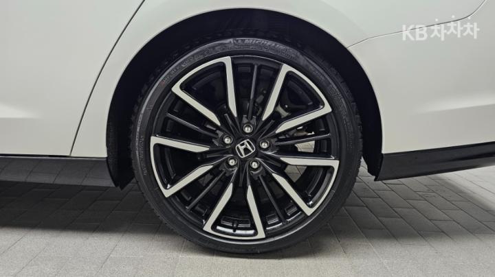 Honda Accord 2.0 HEV Touring 6