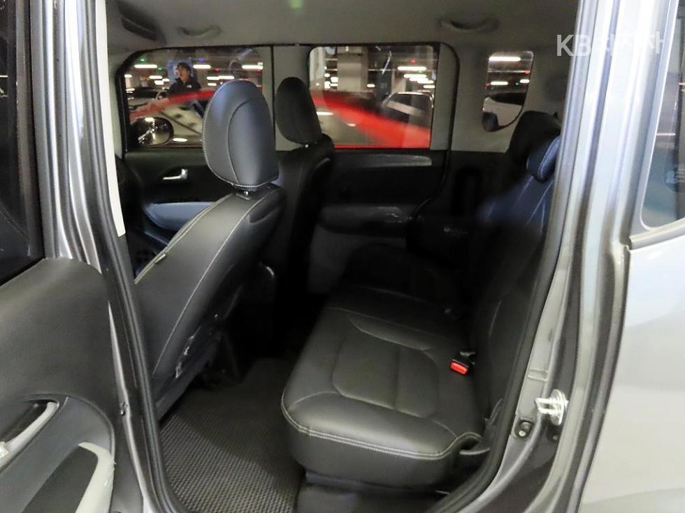 2023 - kia kia