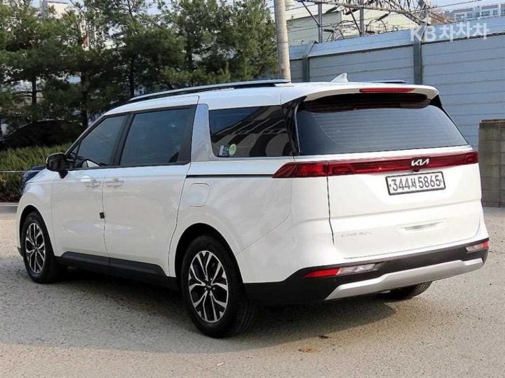 Kia Carnival D2.2 Prestige 4
