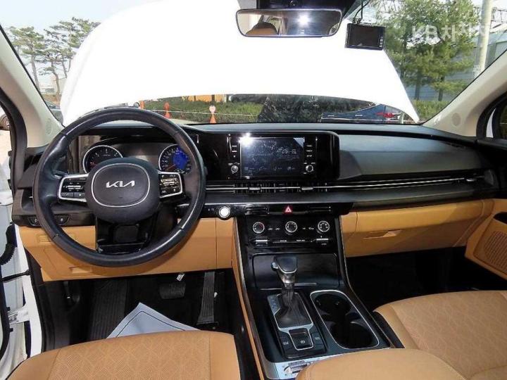 Kia Carnival D2.2 Prestige 9