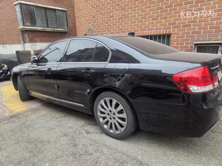 KG Mobility (Ssangyong) Chairman New W CW600 SVIP 3