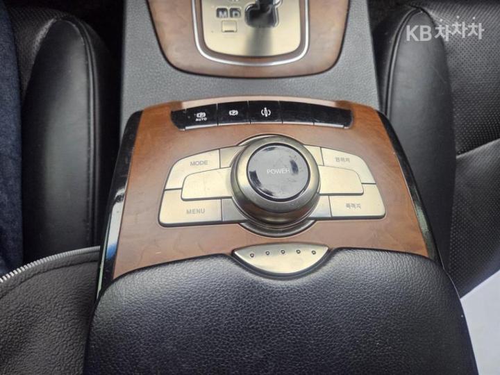 KG Mobility (Ssangyong) Chairman New W CW600 SVIP 9