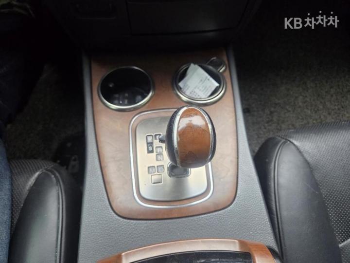 KG Mobility (Ssangyong) Chairman New W CW600 SVIP 10