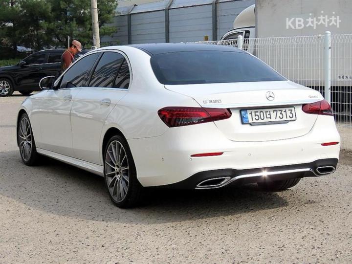 Mercedes-Benz E-Class W213 E350 4MATIC AMG Line 3