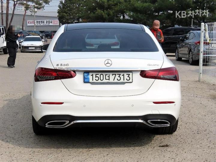 Mercedes-Benz E-Class W213 E350 4MATIC AMG Line 5