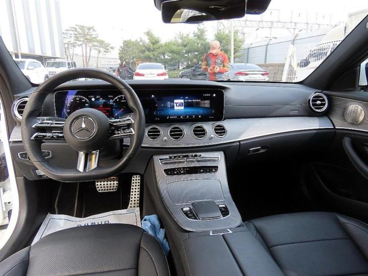 Mercedes-Benz E-Class W213 E350 4MATIC AMG Line 6