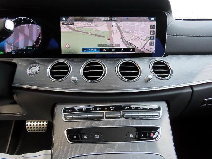 Mercedes-Benz E-Class W213 E350 4MATIC AMG Line 10