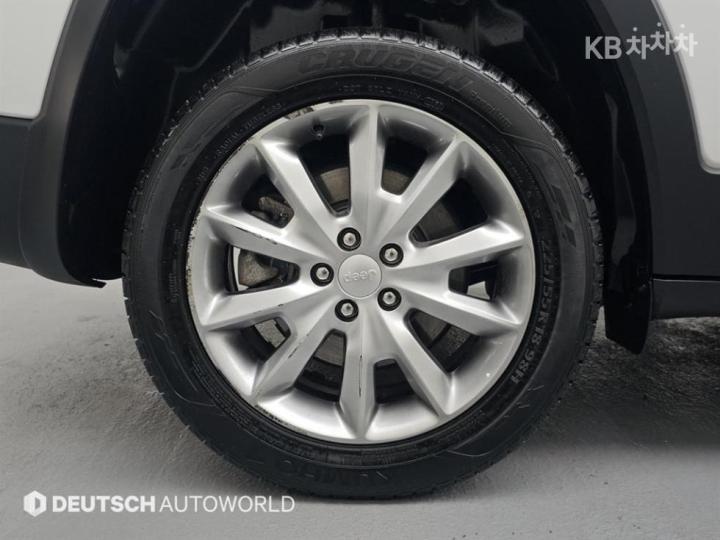 Jeep Cherokee 2.4 Longitude High 6