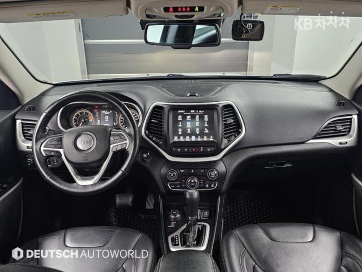 Jeep Cherokee 2.4 Longitude High 8