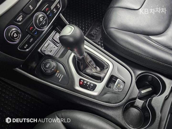 Jeep Cherokee 2.4 Longitude High 10