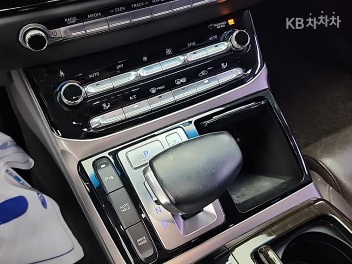 Genesis EQ900 3.8 GDI Luxury 9