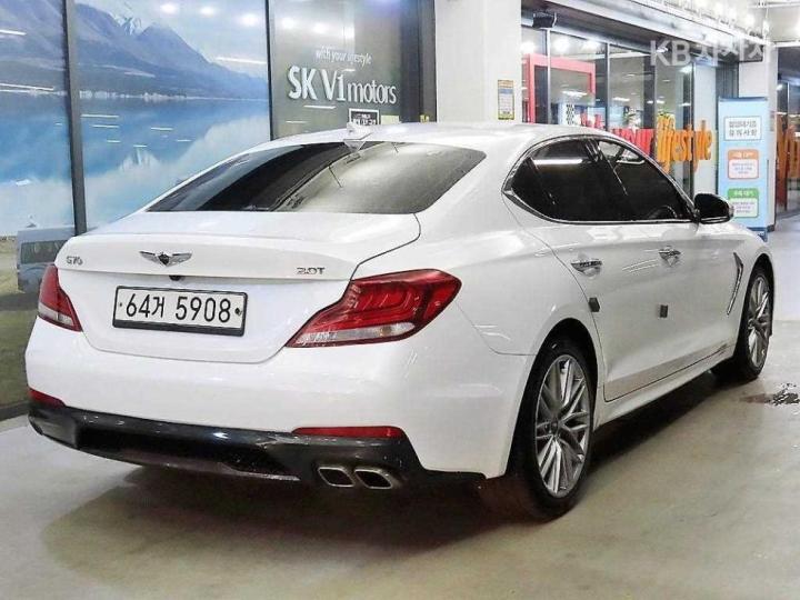 Genesis G70 2.0T Elite 5