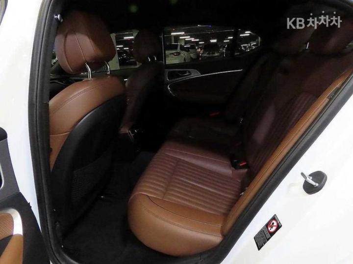 Genesis G70 2.0T Elite 8