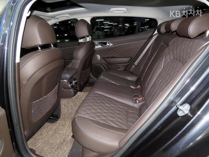 Kia Stinger Meister 2.5 Gasoline Turbo 2WD Masters 8