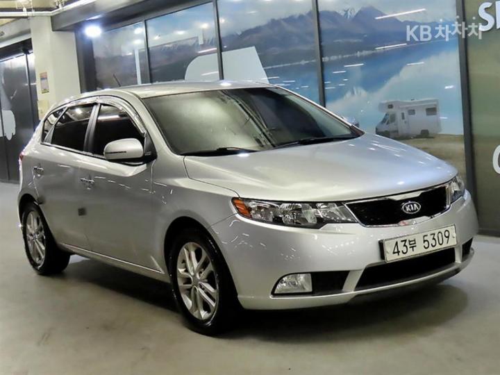 Kia Forte Hatchback 1.6 GDI Luxury 2