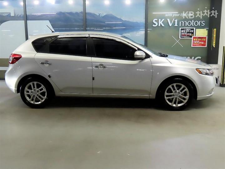 Kia Forte Hatchback 1.6 GDI Luxury 4