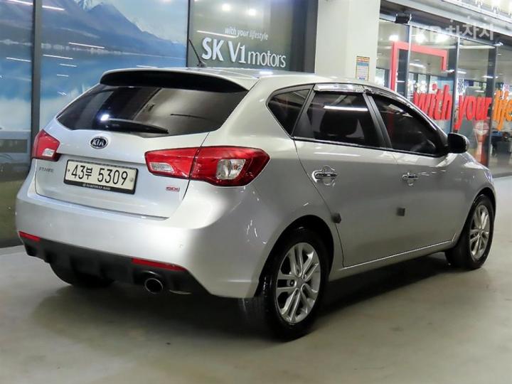 Kia Forte Hatchback 1.6 GDI Luxury 5