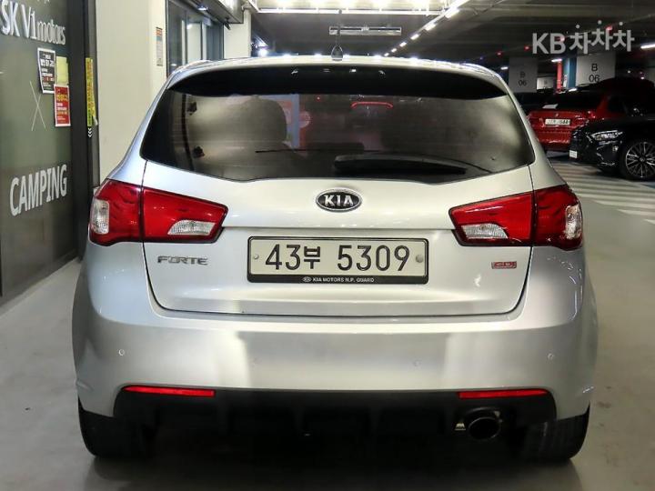 Kia Forte Hatchback 1.6 GDI Luxury 6