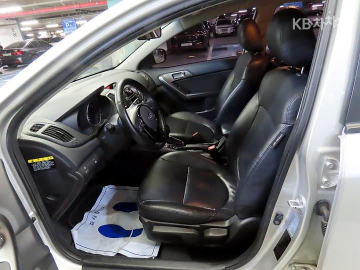 Kia Forte Hatchback 1.6 GDI Luxury 7