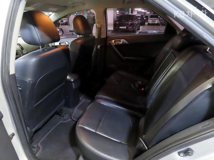 Kia Forte Hatchback 1.6 GDI Luxury 8