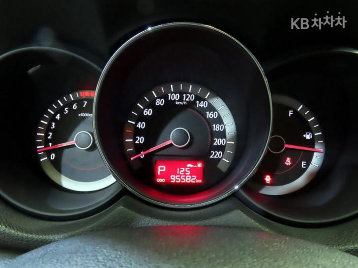 Kia Forte Hatchback 1.6 GDI Luxury 10