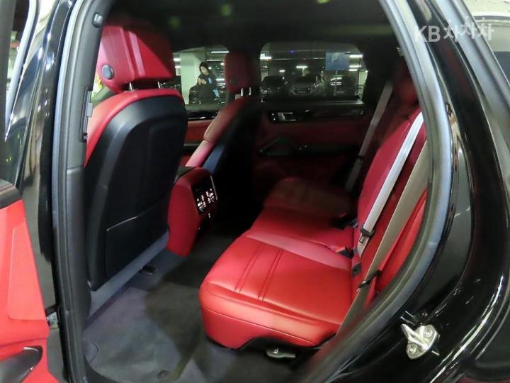 Porsche Cayenne 9Y0 3.0 Platinum Edition 8