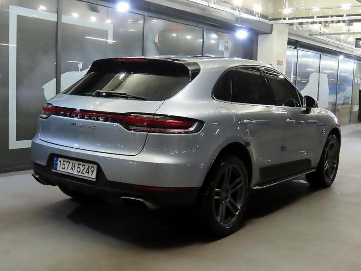 Porsche Macan 2.0 5