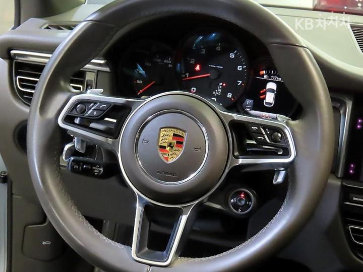 Porsche Macan 2.0 9