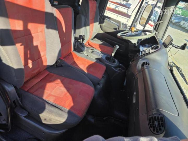 Land Rover Discovery 5 2.0 SD4 SE 9