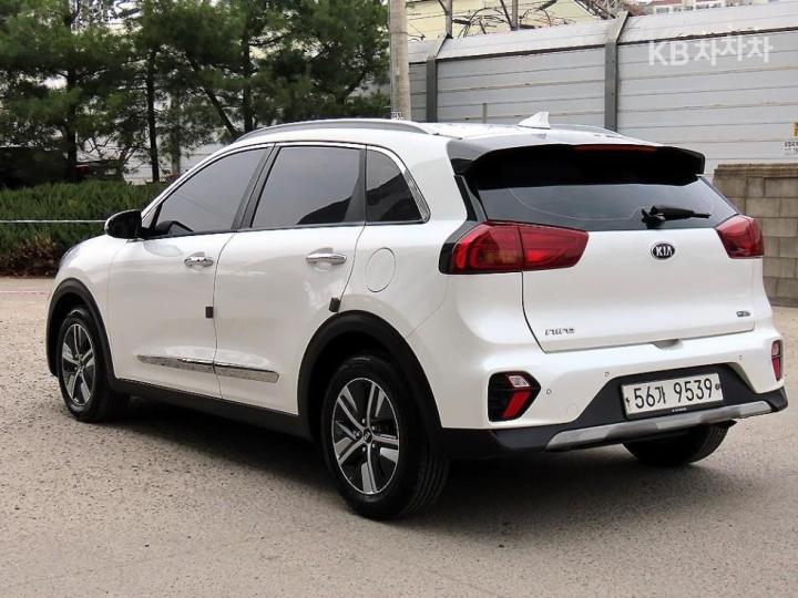 Kia Niro 1.6 HEV Prestige 4