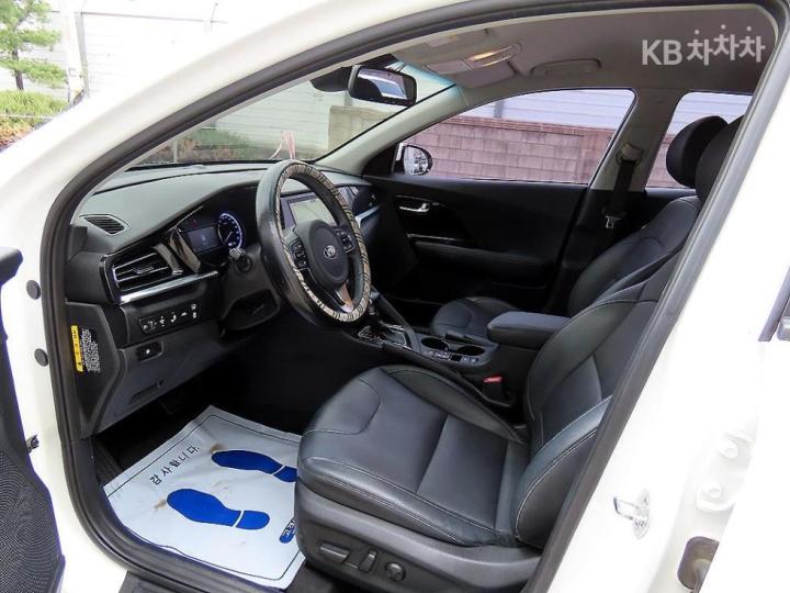 Kia Niro 1.6 HEV Prestige 6