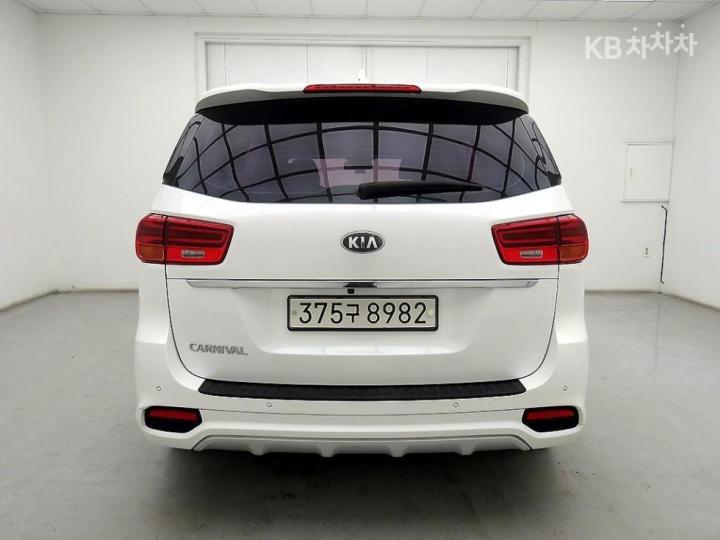 Kia Carnival 2.2 Diesel Luxury 4