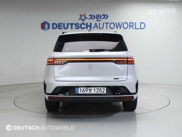 Renault Koleos E-Tech Hybrid Iconic 5