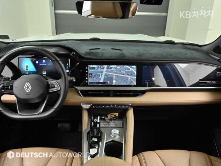 Renault Koleos E-Tech Hybrid Iconic 8
