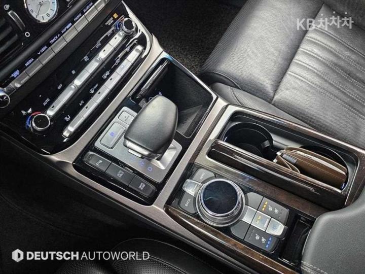 Genesis EQ900 3.8 GDI AWD Luxury 10