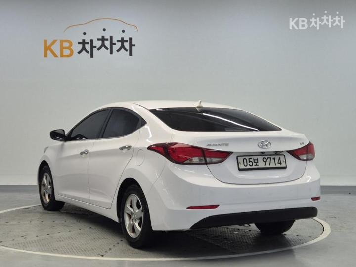 Hyundai Avante 1.6 LPi Smart 3