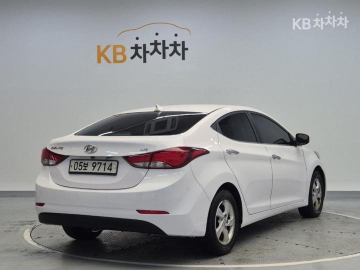 Hyundai Avante 1.6 LPi Smart 4