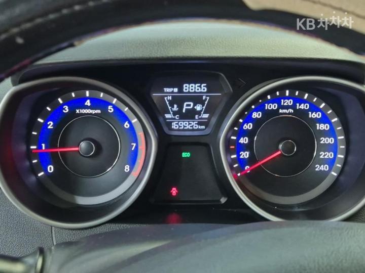 Hyundai Avante 1.6 LPi Smart 7