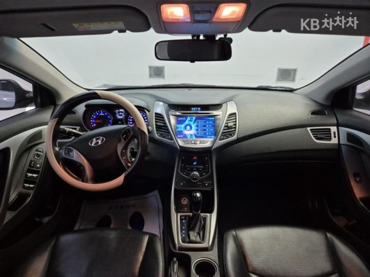 Hyundai Avante 1.6 LPi Smart 8