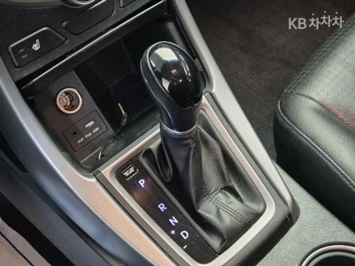 Hyundai Avante 1.6 LPi Smart 9