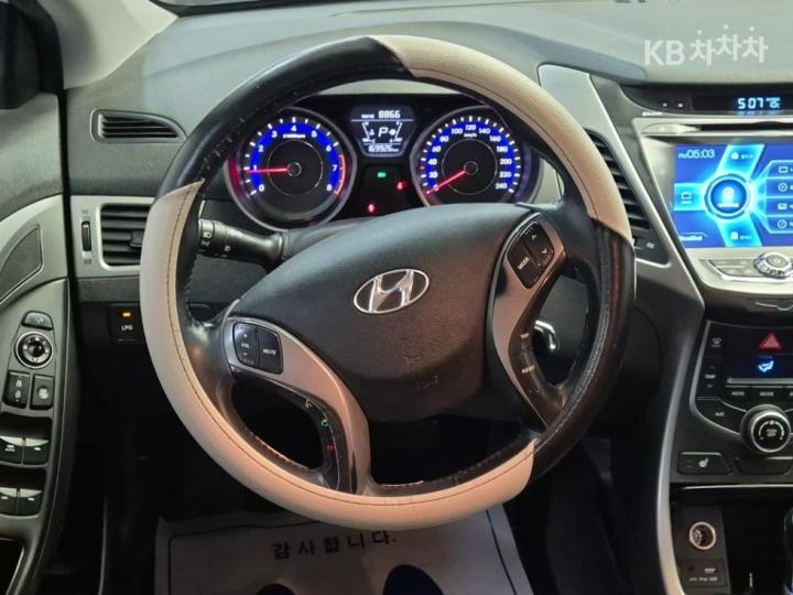 Hyundai Avante 1.6 LPi Smart 10