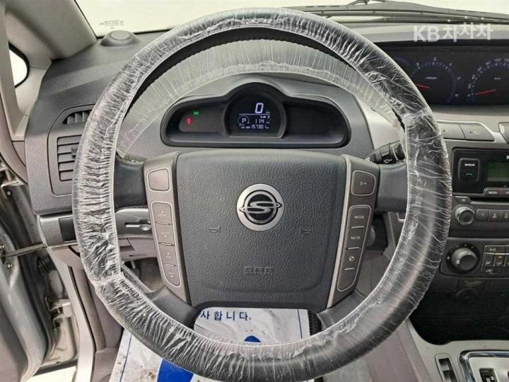 KG Mobility (Ssangyong) Korando Turismo 2WD LT 8