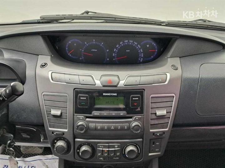 KG Mobility (Ssangyong) Korando Turismo 2WD LT 10