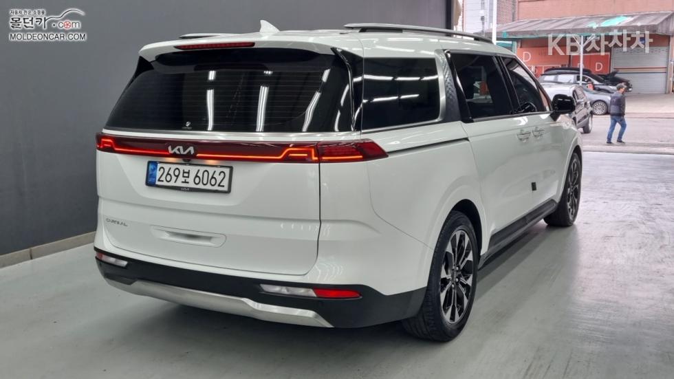 2023 - kia carnival