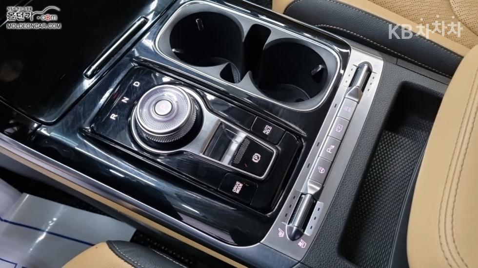 2023 - kia carnival
