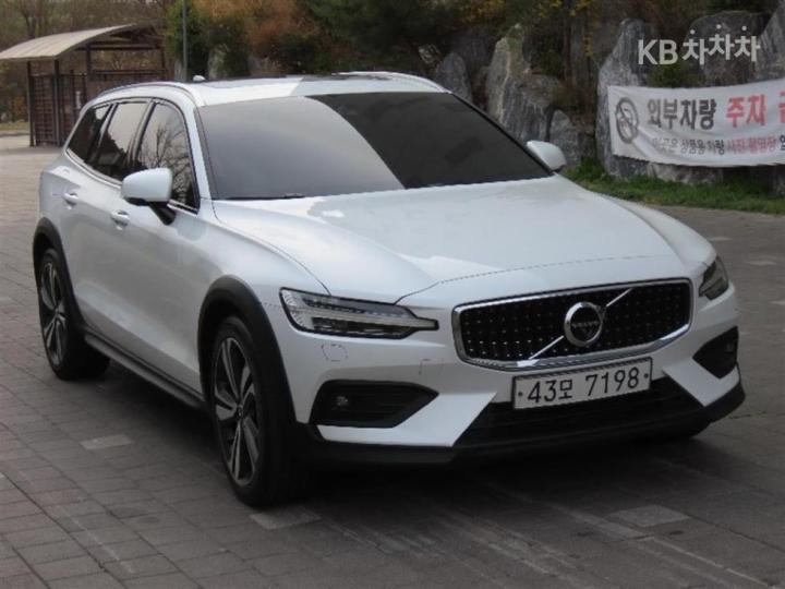 Volvo V60 CC T5 AWD Pro 3