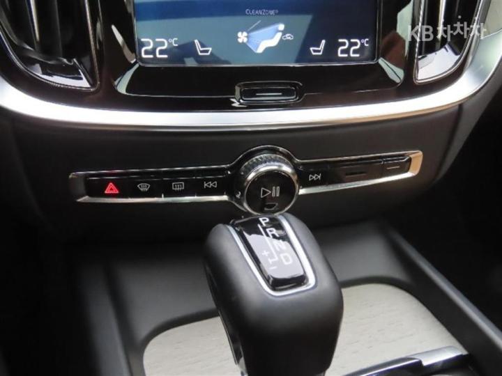 Volvo V60 CC T5 AWD Pro 8